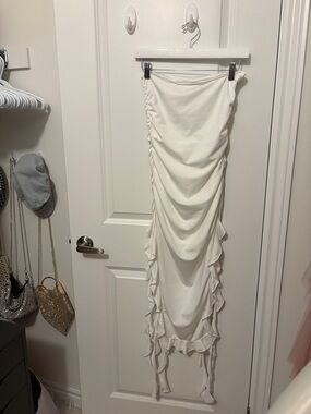 2/15$ SHEIN White Ruched Ruffle Maxi Skirt